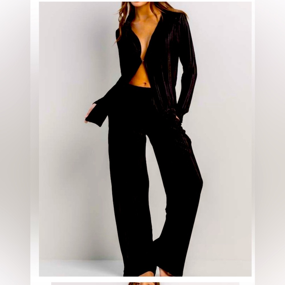 Fabulous Top And Wide Leg Pant Set- never worn 
Bought from Poshmark